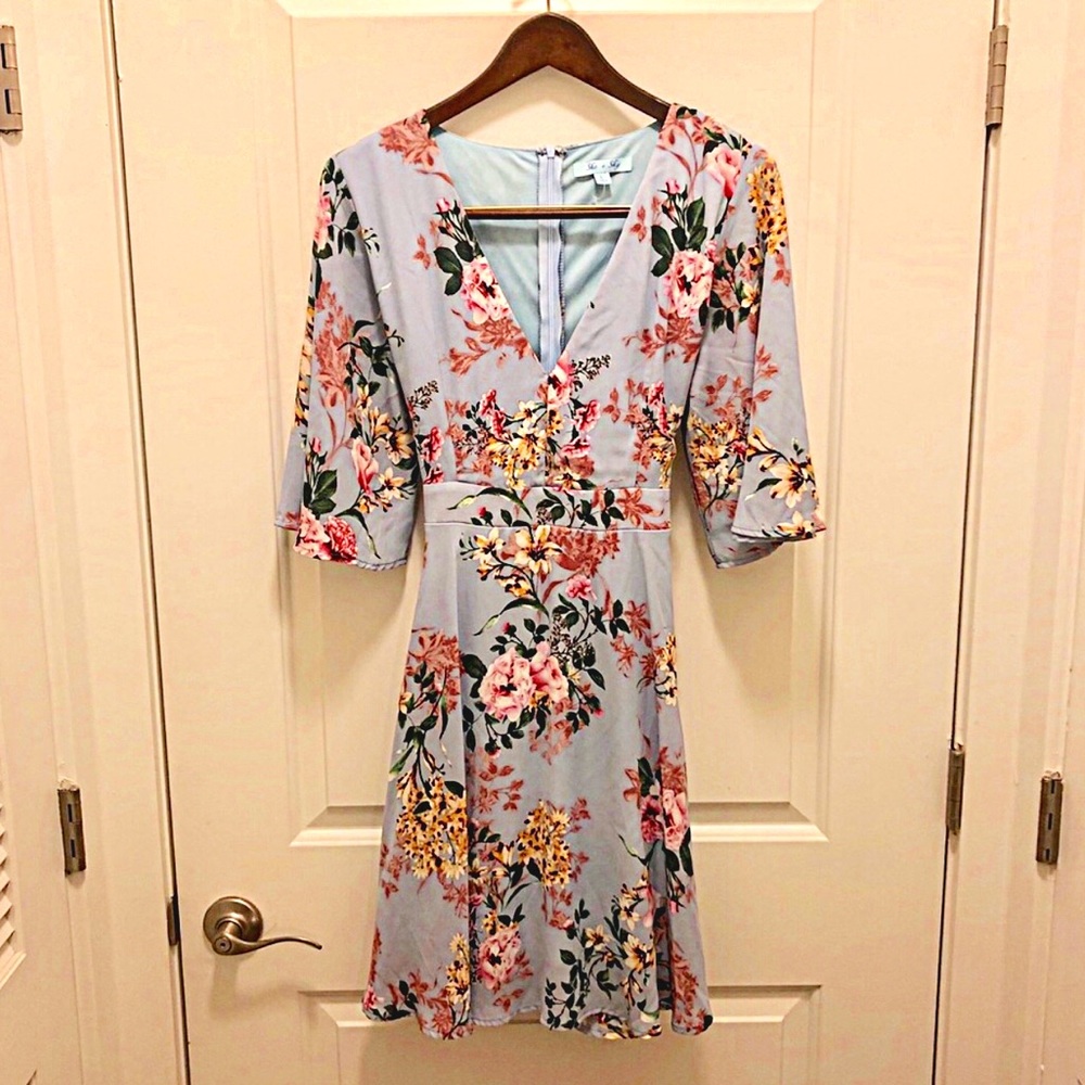 NWOT! Spring Flowers // Kimono Sleeve Dress